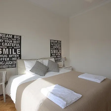 Apolonia 8 - Lisbonbreaks * Lisbon